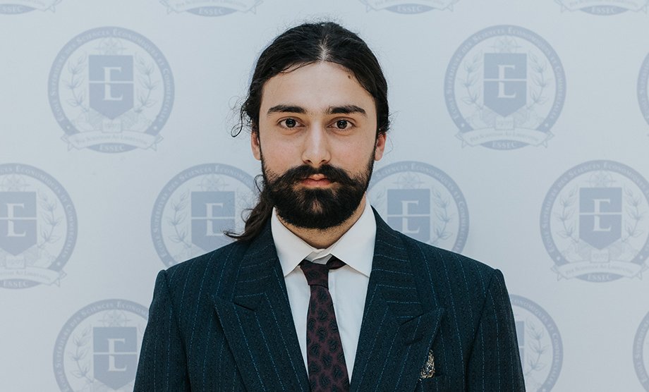 "Cette bourse représente à la fois un signal de confiance fort et un soutien décisif." Kyian Zanitch-Khah, bénéficiaire de la bourse Ambition 2026 de la Fondation ESSEC.