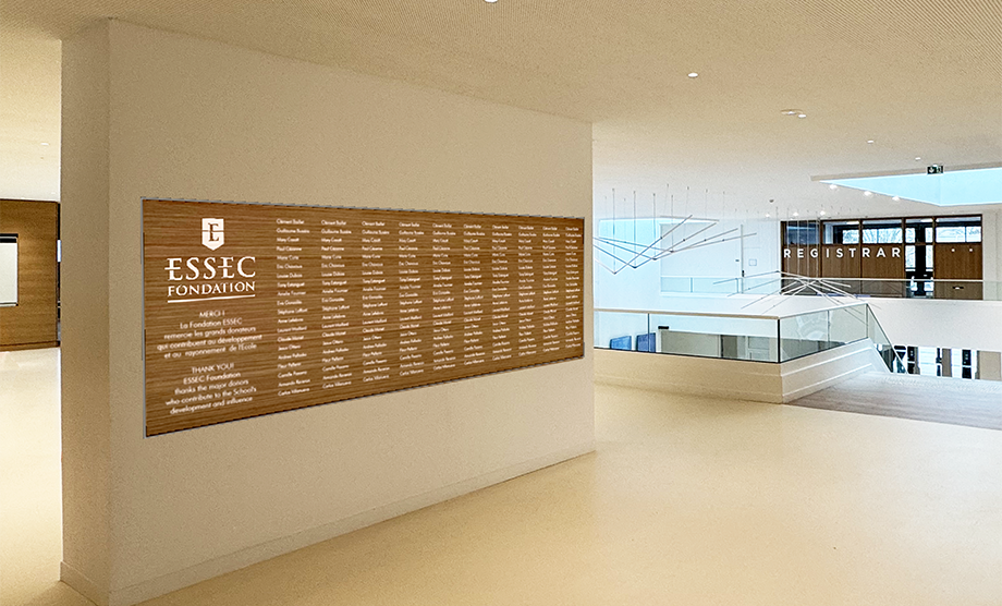Inscrivez votre nom sur le mur des Grands Donateurs