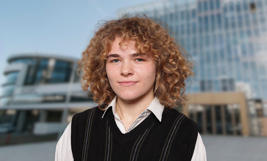 “Sans cette bourse, je me serais réveillée avec des regrets. Aujourd’hui, je sais ce que je vaux.” Luna Krief, étudiante boursière