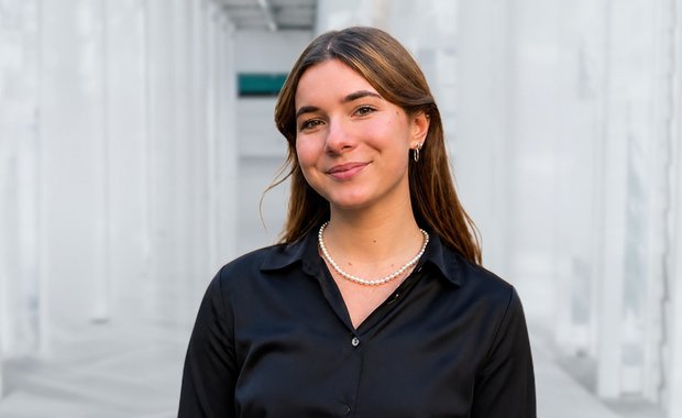 "Grâce à la Fondation ESSEC, je peux construire mon parcours avec sérénité et choisir un métier qui me correspond vraiment" Romane Prunier, bénéficiaire d’une bourse sociale